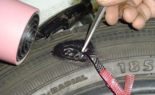 Что делать, если повредилась шина. Как выполнить ремонт самому